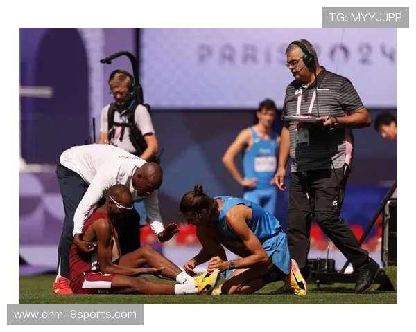 英格兰骑手汤姆·麦克尤恩携手“London 52”勇夺巴黎奥运会三项赛金牌，感动全场。